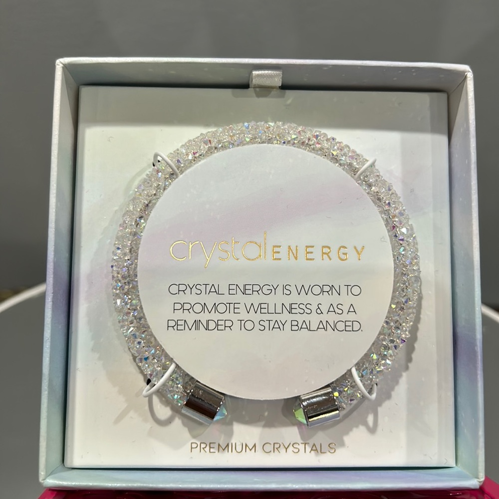 💎 Premium Crystal Energy bracelet Adjustable Beautiful 💎sparkle New in box.